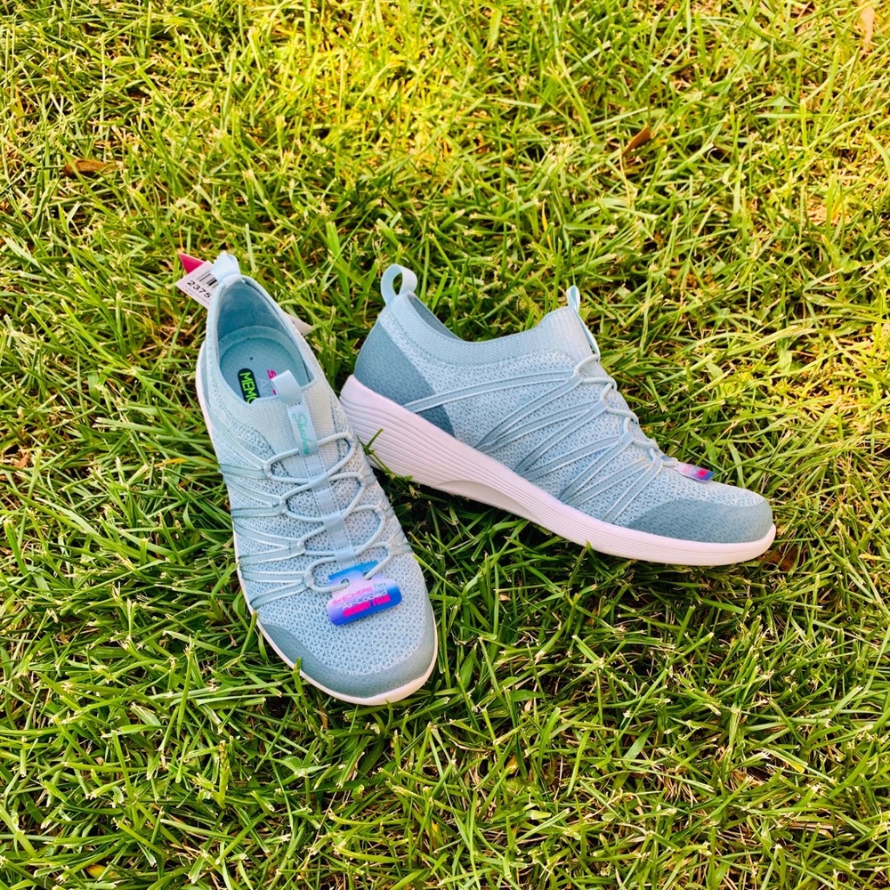 Sketchers Air cooled memory sneaker slip ons